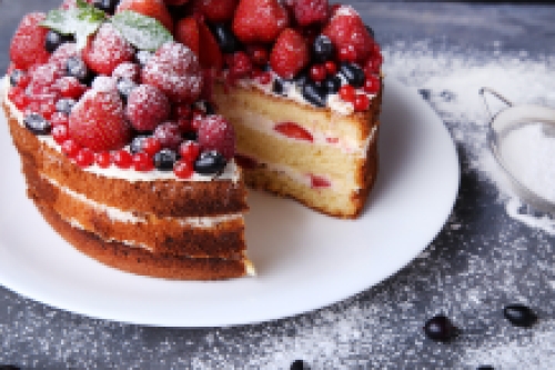 Cake with fruit and bolero